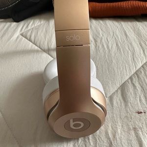 Beats wireless solo